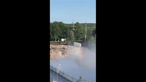 video mein blue picture|Flooded Blue Earth River sweeps away building at Rapidan Dam .